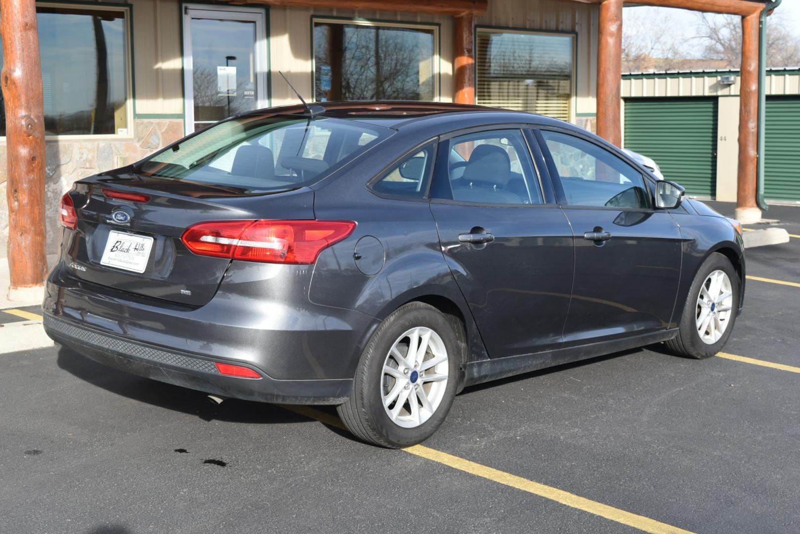 2016 Gray /Black Ford Focus SE (1FADP3F26GL) with an 2.0L I-4 GDI TI-VCT FLEX FUEL engine, 6-Speed Powershift Automatic transmission, located at 1600 E Hwy 44, Rapid City, SD, 57703, (605) 716-7878, 44.070232, -103.171410 - Photo#7
